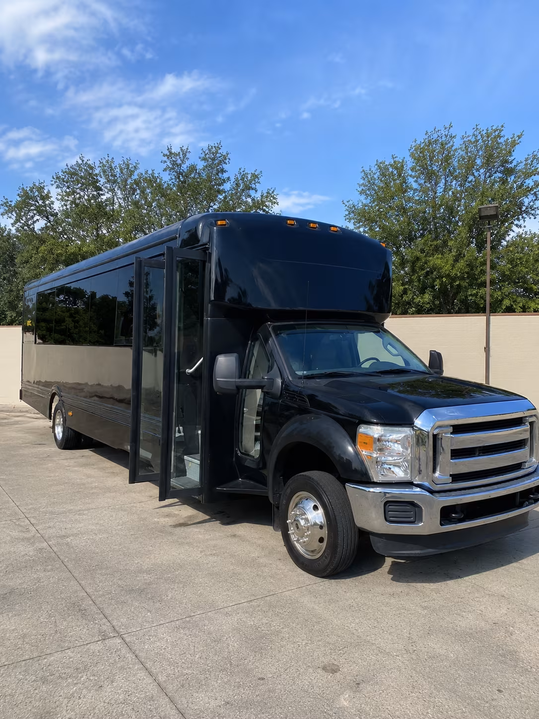 18 Passenger Party Bus Exterior